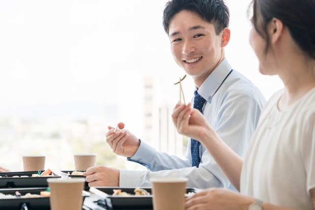 福利厚生の充実で笑顔になる社員たち